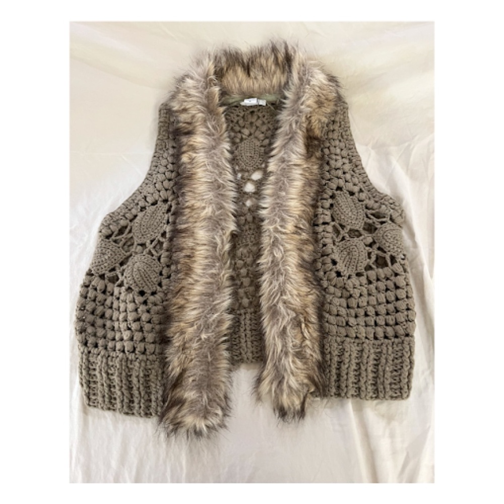 Bar III Brand Knit Sweater Vest with Faux Fur Trim Size M
